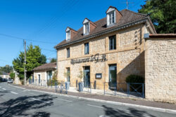 Restaurant le Grand Bleu de Sarlat la Canéda photographié par Jean-Luc Renouil, photographe immobilier et pilote de drone en Dordogne.