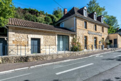 Restaurant le Grand Bleu de Sarlat la Canéda photographié par Jean-Luc Renouil, photographe immobilier et pilote de drone en Dordogne.