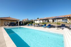 Maison contemporaine proche de Sarlat photographiée par Jean-Luc Renouil photographe immobilier et pilote de drone en Dordogne.