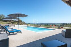 Maison contemporaine proche de Sarlat photographiée par Jean-Luc Renouil photographe immobilier et pilote de drone en Dordogne.