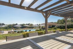 Maison contemporaine proche de Sarlat photographiée par Jean-Luc Renouil photographe immobilier et pilote de drone en Dordogne.