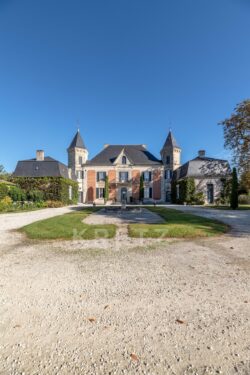 Château Picon à Eynesse photographié par Jean-Luc Renouil, photographe et pilote de drone en Dordogne.