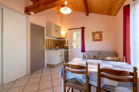 Complexe de tourisme à Larzac photographié par Jean-Luc Renouil, photographe immobilier et pilote de drone en Dordogne.