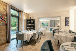 Restaurant le Grand Bleu de Sarlat la Canéda photographié par Jean-Luc Renouil, photographe immobilier et pilote de drone en Dordogne.