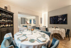 Restaurant le Grand Bleu de Sarlat la Canéda photographié par Jean-Luc Renouil, photographe immobilier et pilote de drone en Dordogne.
