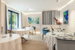 Restaurant le Grand Bleu de Sarlat la Canéda photographié par Jean-Luc Renouil, photographe immobilier et pilote de drone en Dordogne.
