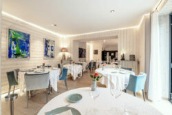 Restaurant le Grand Bleu de Sarlat la Canéda photographié par Jean-Luc Renouil, photographe immobilier et pilote de drone en Dordogne.