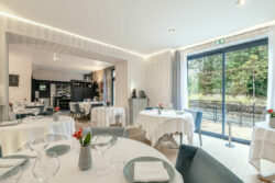 Restaurant le Grand Bleu de Sarlat la Canéda photographié par Jean-Luc Renouil, photographe immobilier et pilote de drone en Dordogne.