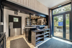 Restaurant le Grand Bleu de Sarlat la Canéda photographié par Jean-Luc Renouil, photographe immobilier et pilote de drone en Dordogne.