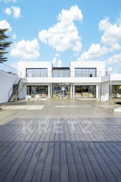 Villa contemporaine à Angoulême photographiée par Jean-Luc Renouil, photographe immobilier et pilote de drone en Dordogne.