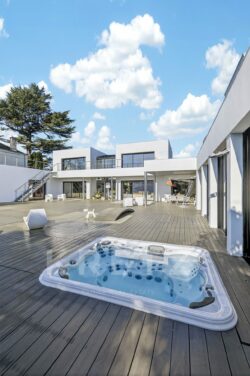 Villa contemporaine à Angoulême photographiée par Jean-Luc Renouil, photographe immobilier et pilote de drone en Dordogne.