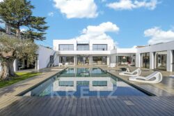 Villa contemporaine à Angoulême photographiée par Jean-Luc Renouil, photographe immobilier et pilote de drone en Dordogne.