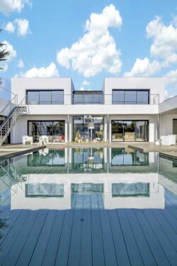 Villa contemporaine à Angoulême photographiée par Jean-Luc Renouil, photographe immobilier et pilote de drone en Dordogne.