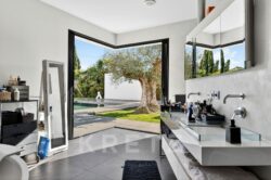 Villa contemporaine à Angoulême photographiée par Jean-Luc Renouil, photographe immobilier et pilote de drone en Dordogne.