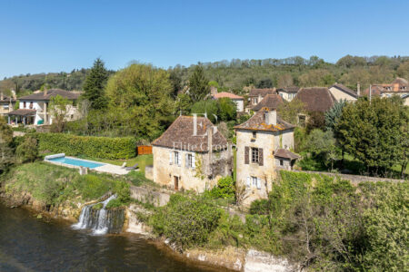 Moulin de Lalinde photographié par Jean-Luc Renouil, photographe immobilier et pilote de drone en Dordogne.