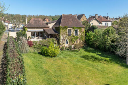 Moulin de Lalinde photographié par Jean-Luc Renouil, photographe immobilier et pilote de drone en Dordogne.