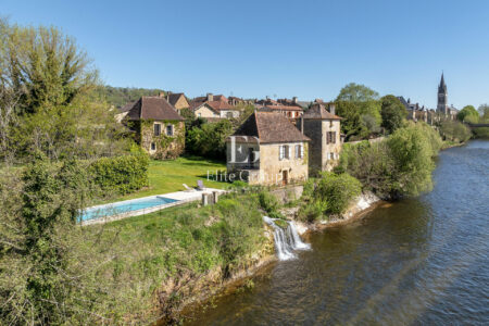 Moulin de Lalinde photographié par Jean-Luc Renouil, photographe immobilier et pilote de drone en Dordogne.