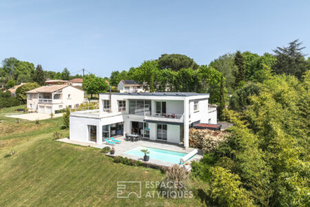 Villa contemporaine à Chancelade photographiée par Jean-Luc Renouil, photographe immobilier et pilote de drone en Dordogne.