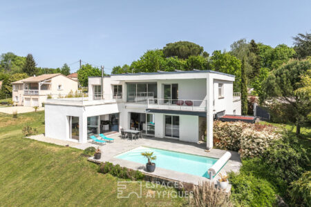 Villa contemporaine à Chancelade photographiée par Jean-Luc Renouil, photographe immobilier et pilote de drone en Dordogne.