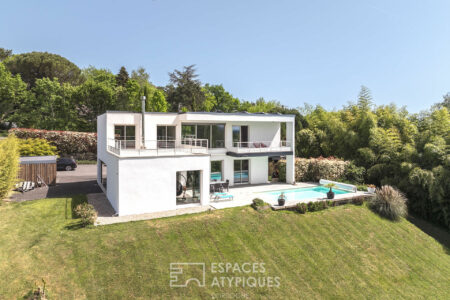 Villa contemporaine à Chancelade photographiée par Jean-Luc Renouil, photographe immobilier et pilote de drone en Dordogne.