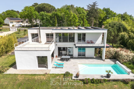 Villa contemporaine à Chancelade photographiée par Jean-Luc Renouil, photographe immobilier et pilote de drone en Dordogne.