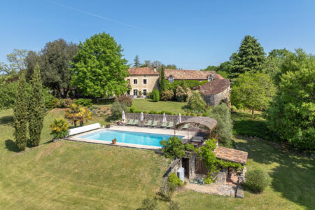 Domaine à Clermont de Beauregard photographié par Jean-Luc Renouil, photographe et pilote de drone en Dordogne.