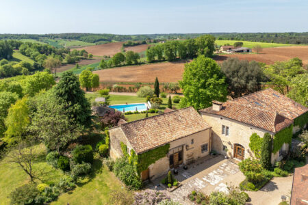 Domaine à Clermont de Beauregard photographié par Jean-Luc Renouil, photographe et pilote de drone en Dordogne.