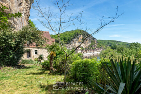 Immobilier Vezac 12 Maison de village à Vézac photographiée par Jean-Luc Renouil photographe immobilier et pilote de drone en Dordogne.