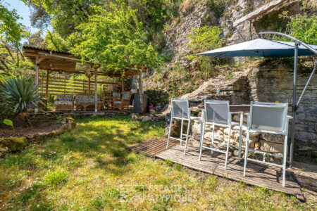 Immobilier Vezac 30 Maison de village à Vézac photographiée par Jean-Luc Renouil photographe immobilier et pilote de drone en Dordogne.