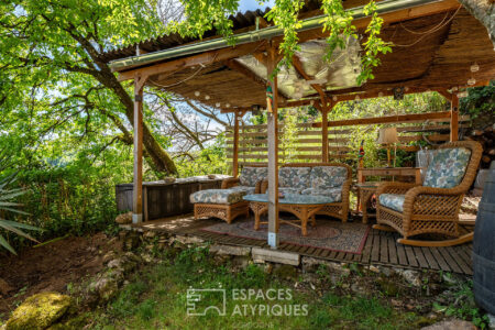 Immobilier Vezac 31 Maison de village à Vézac photographiée par Jean-Luc Renouil photographe immobilier et pilote de drone en Dordogne.