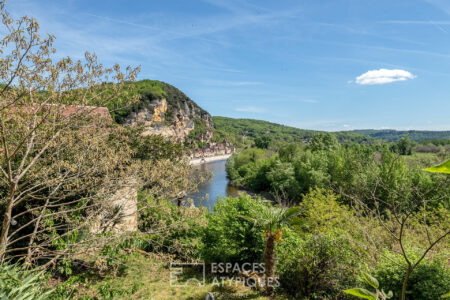 Immobilier Vezac 16 Maison de village à Vézac photographiée par Jean-Luc Renouil photographe immobilier et pilote de drone en Dordogne.