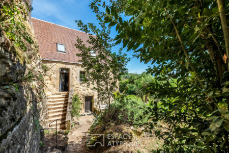 Immobilier Vezac 7 Maison de village à Vézac photographiée par Jean-Luc Renouil photographe immobilier et pilote de drone en Dordogne.