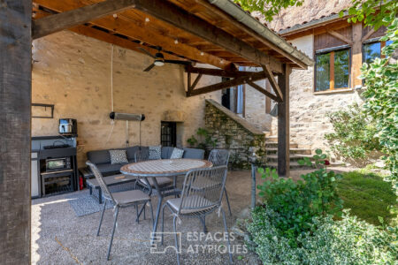 Immobilier Vezac 29 Maison de village à Vézac photographiée par Jean-Luc Renouil photographe immobilier et pilote de drone en Dordogne.
