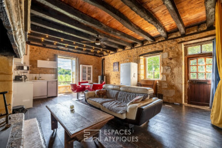 Immobilier Vezac 21 Maison de village à Vézac photographiée par Jean-Luc Renouil photographe immobilier et pilote de drone en Dordogne.