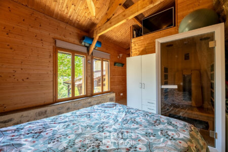 Immobilier Vezac 27 Maison de village à Vézac photographiée par Jean-Luc Renouil photographe immobilier et pilote de drone en Dordogne.