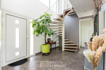 Villa contemporaine à Chancelade photographiée par Jean-Luc Renouil, photographe immobilier et pilote de drone en Dordogne.