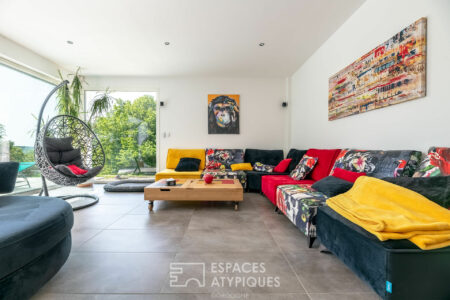 Villa contemporaine à Chancelade photographiée par Jean-Luc Renouil, photographe immobilier et pilote de drone en Dordogne.