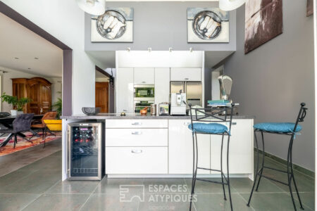 Villa contemporaine à Chancelade photographiée par Jean-Luc Renouil, photographe immobilier et pilote de drone en Dordogne.