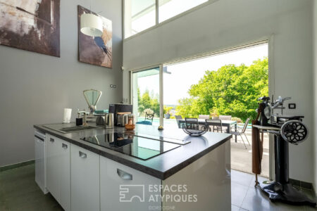 Villa contemporaine à Chancelade photographiée par Jean-Luc Renouil, photographe immobilier et pilote de drone en Dordogne.