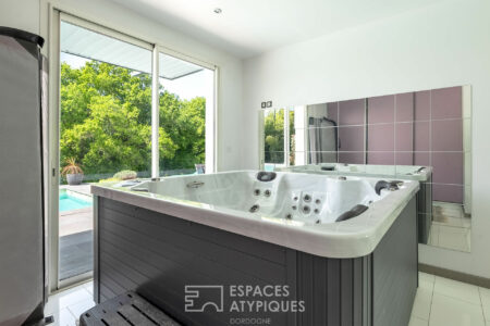 Villa contemporaine à Chancelade photographiée par Jean-Luc Renouil, photographe immobilier et pilote de drone en Dordogne.