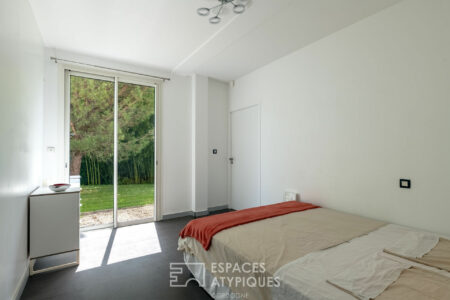 Villa contemporaine à Chancelade photographiée par Jean-Luc Renouil, photographe immobilier et pilote de drone en Dordogne.
