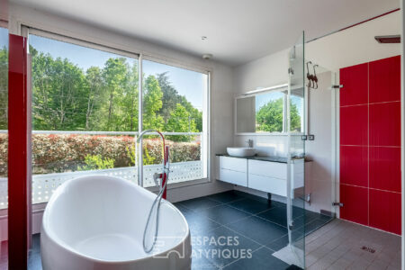 Villa contemporaine à Chancelade photographiée par Jean-Luc Renouil, photographe immobilier et pilote de drone en Dordogne.