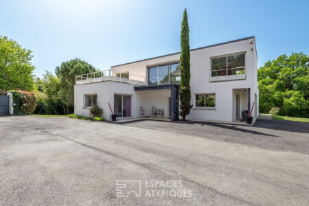 Villa contemporaine à Chancelade photographiée par Jean-Luc Renouil, photographe immobilier et pilote de drone en Dordogne.