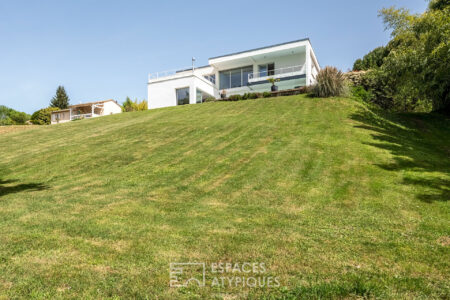 Villa contemporaine à Chancelade photographiée par Jean-Luc Renouil, photographe immobilier et pilote de drone en Dordogne.