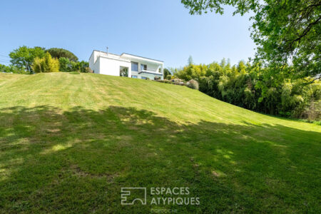 Villa contemporaine à Chancelade photographiée par Jean-Luc Renouil, photographe immobilier et pilote de drone en Dordogne.