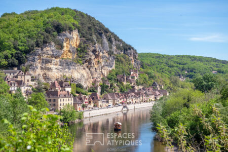 Immobilier Vezac 3 Maison de village à Vézac photographiée par Jean-Luc Renouil photographe immobilier et pilote de drone en Dordogne.