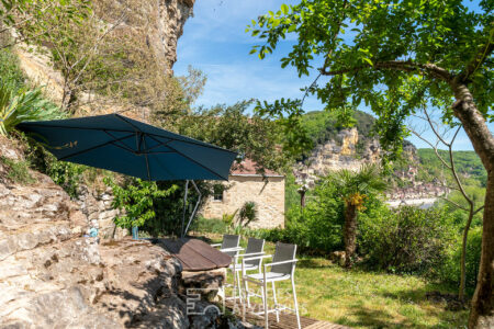 Immobilier Vezac 11 Maison de village à Vézac photographiée par Jean-Luc Renouil photographe immobilier et pilote de drone en Dordogne.