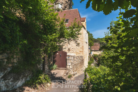 Immobilier Vezac 6 Maison de village à Vézac photographiée par Jean-Luc Renouil photographe immobilier et pilote de drone en Dordogne.